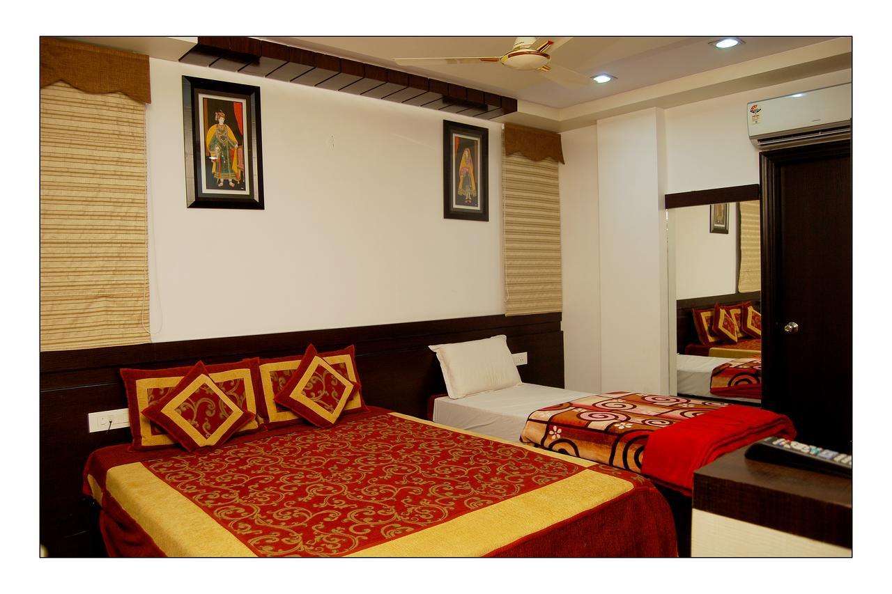 Hotel Jinendra Palace Jaipur Extérieur photo
