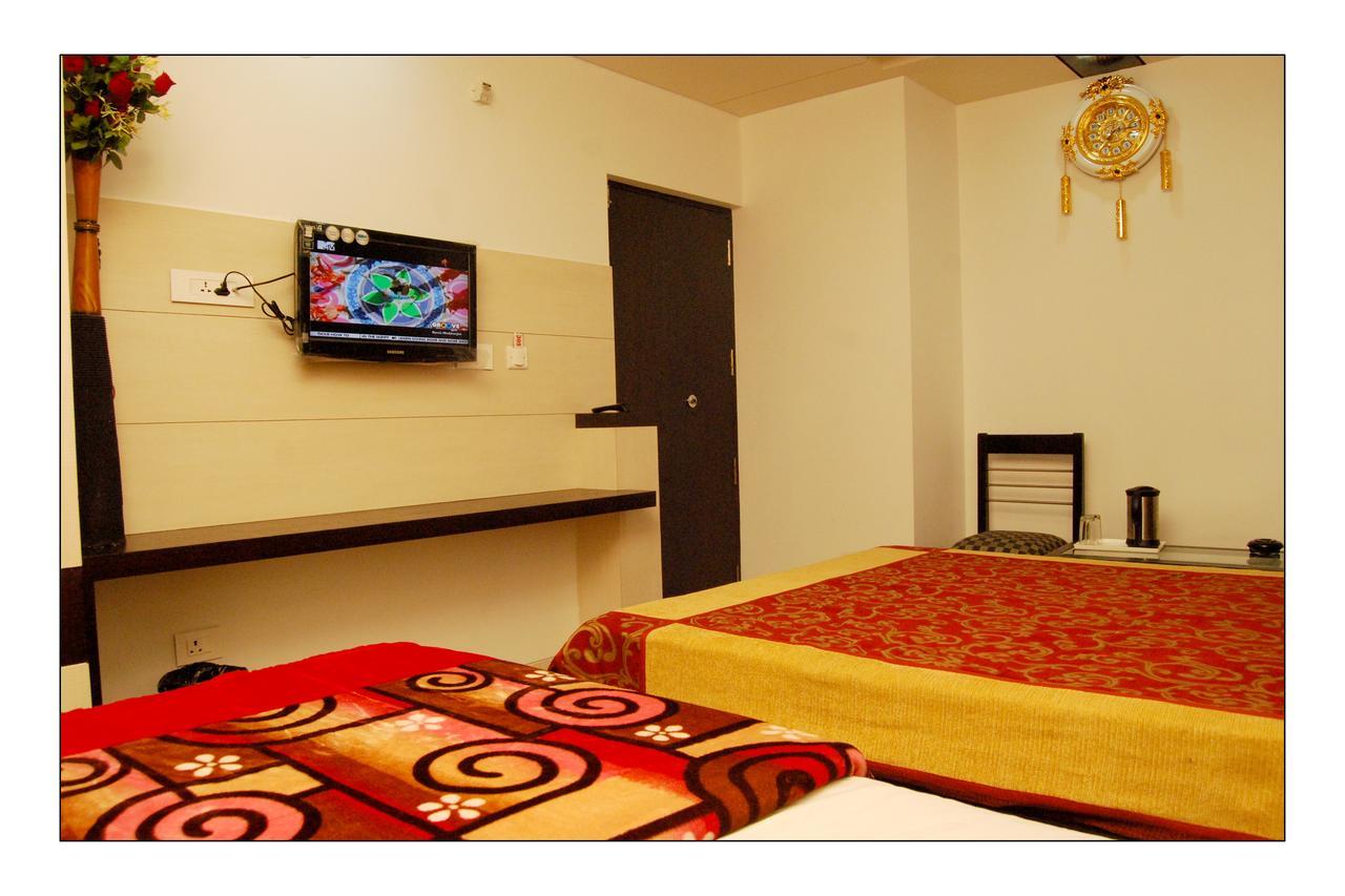 Hotel Jinendra Palace Jaipur Extérieur photo