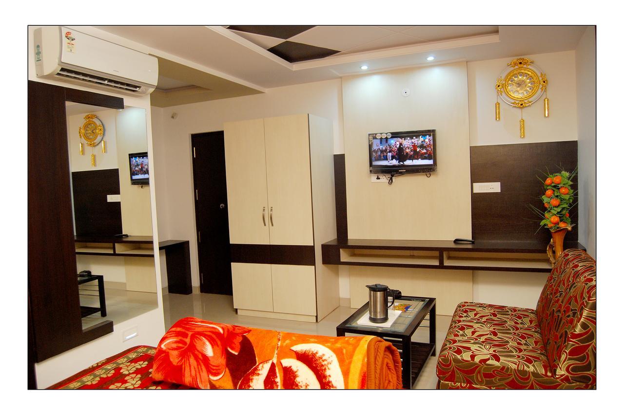 Hotel Jinendra Palace Jaipur Extérieur photo
