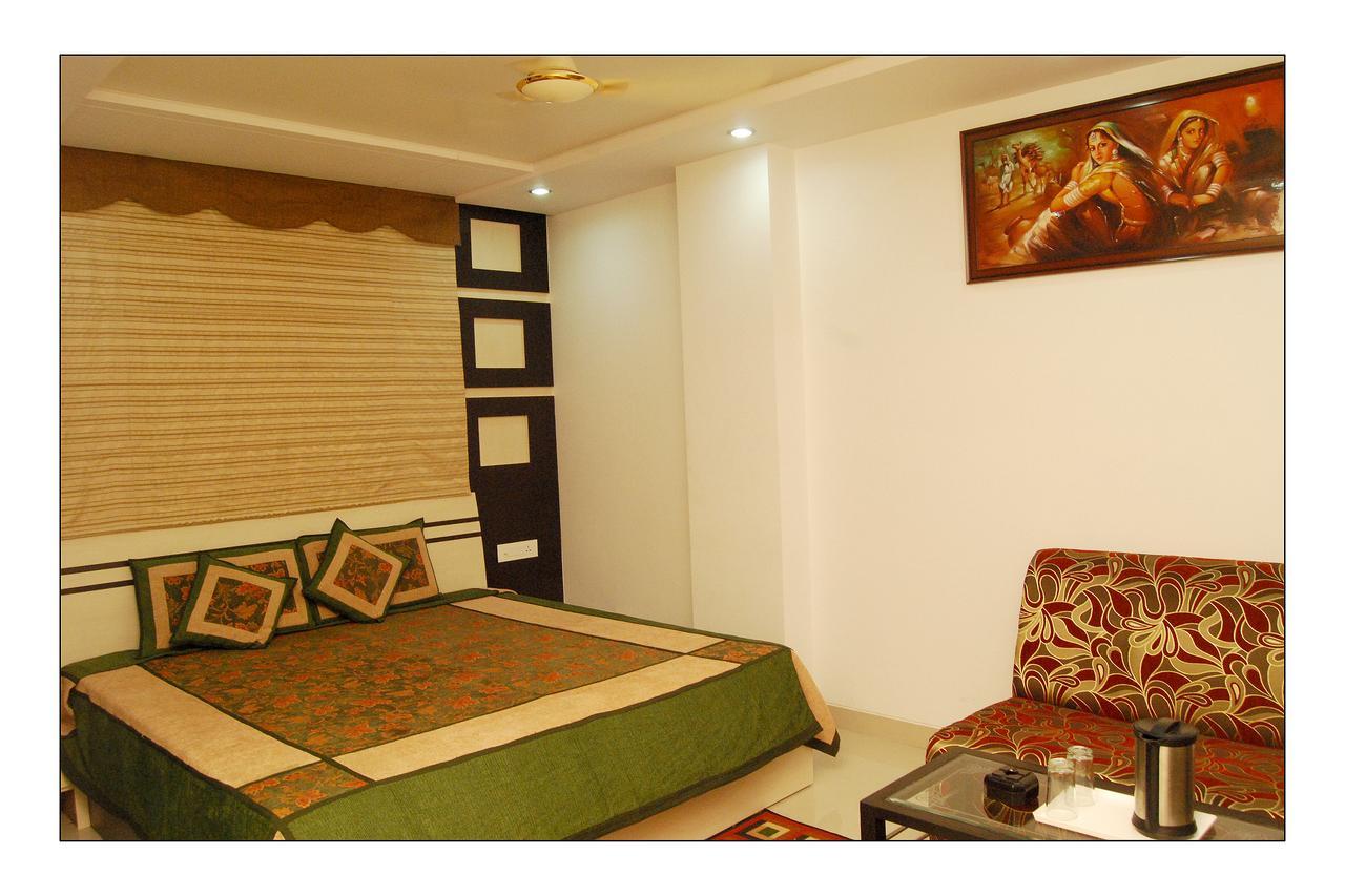 Hotel Jinendra Palace Jaipur Extérieur photo