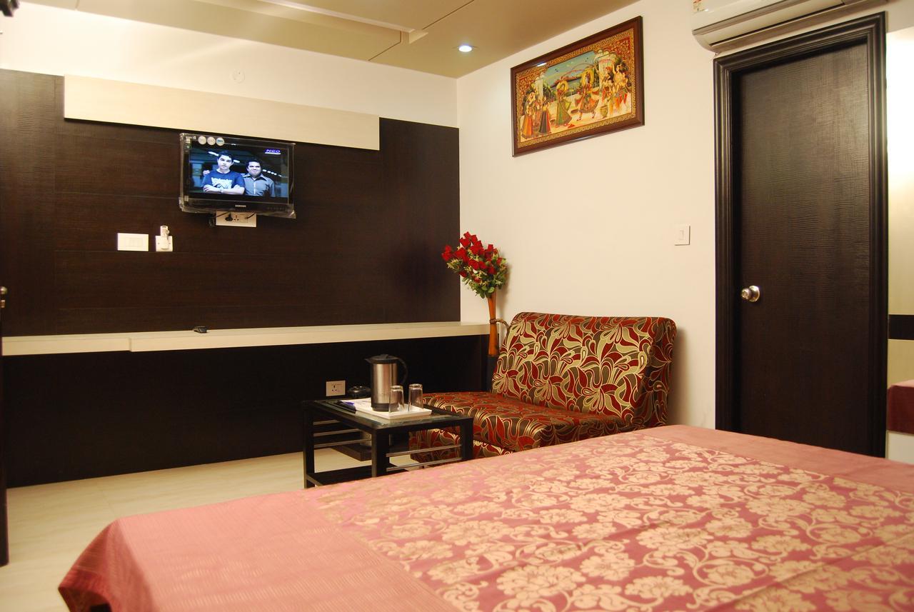 Hotel Jinendra Palace Jaipur Extérieur photo