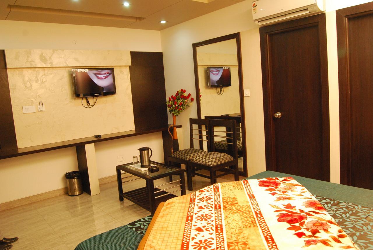 Hotel Jinendra Palace Jaipur Extérieur photo