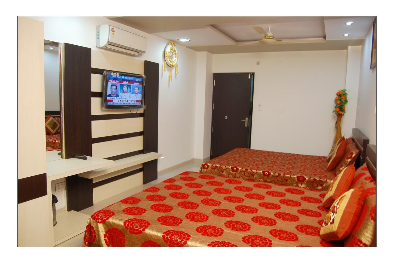 Hotel Jinendra Palace Jaipur Extérieur photo