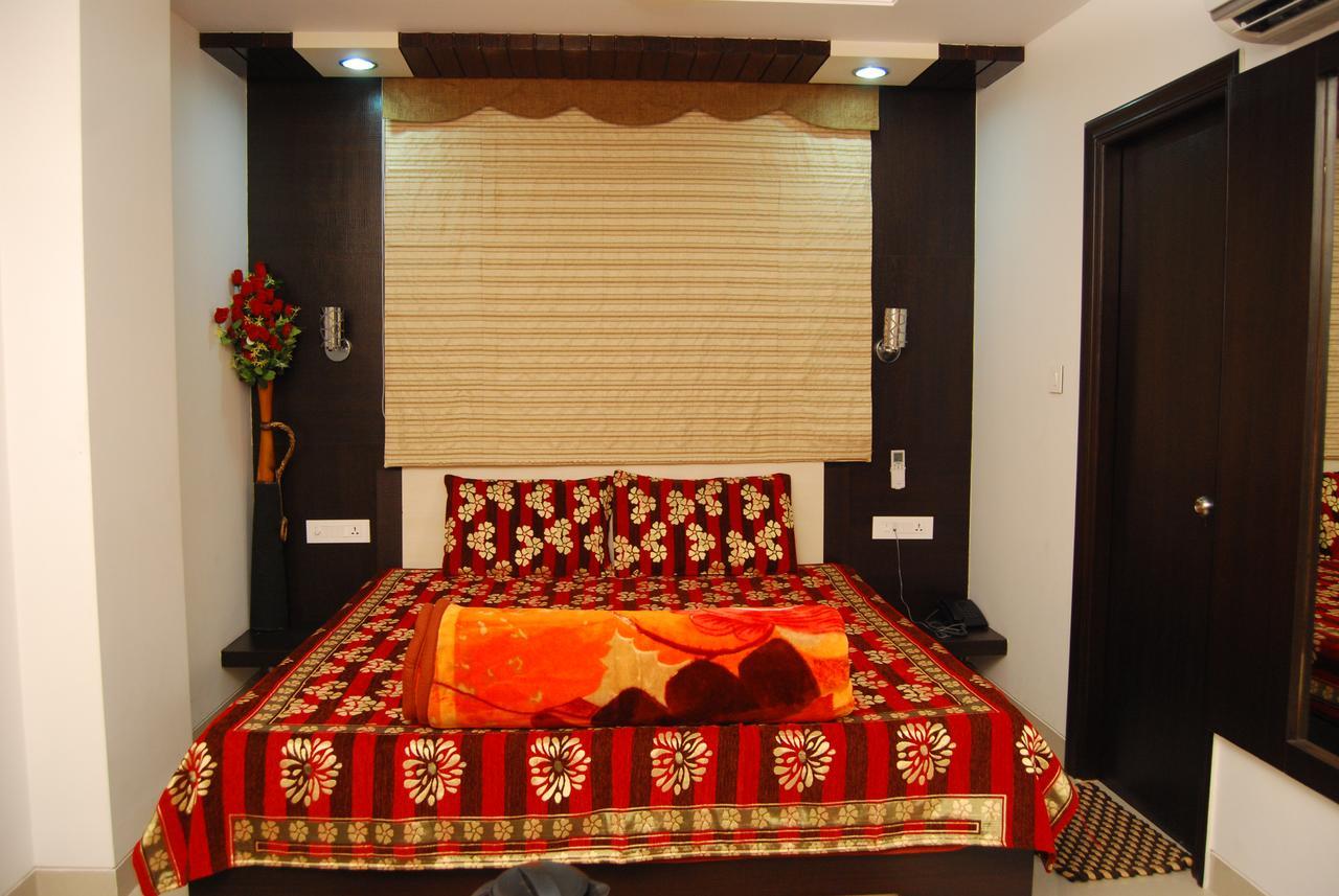 Hotel Jinendra Palace Jaipur Extérieur photo