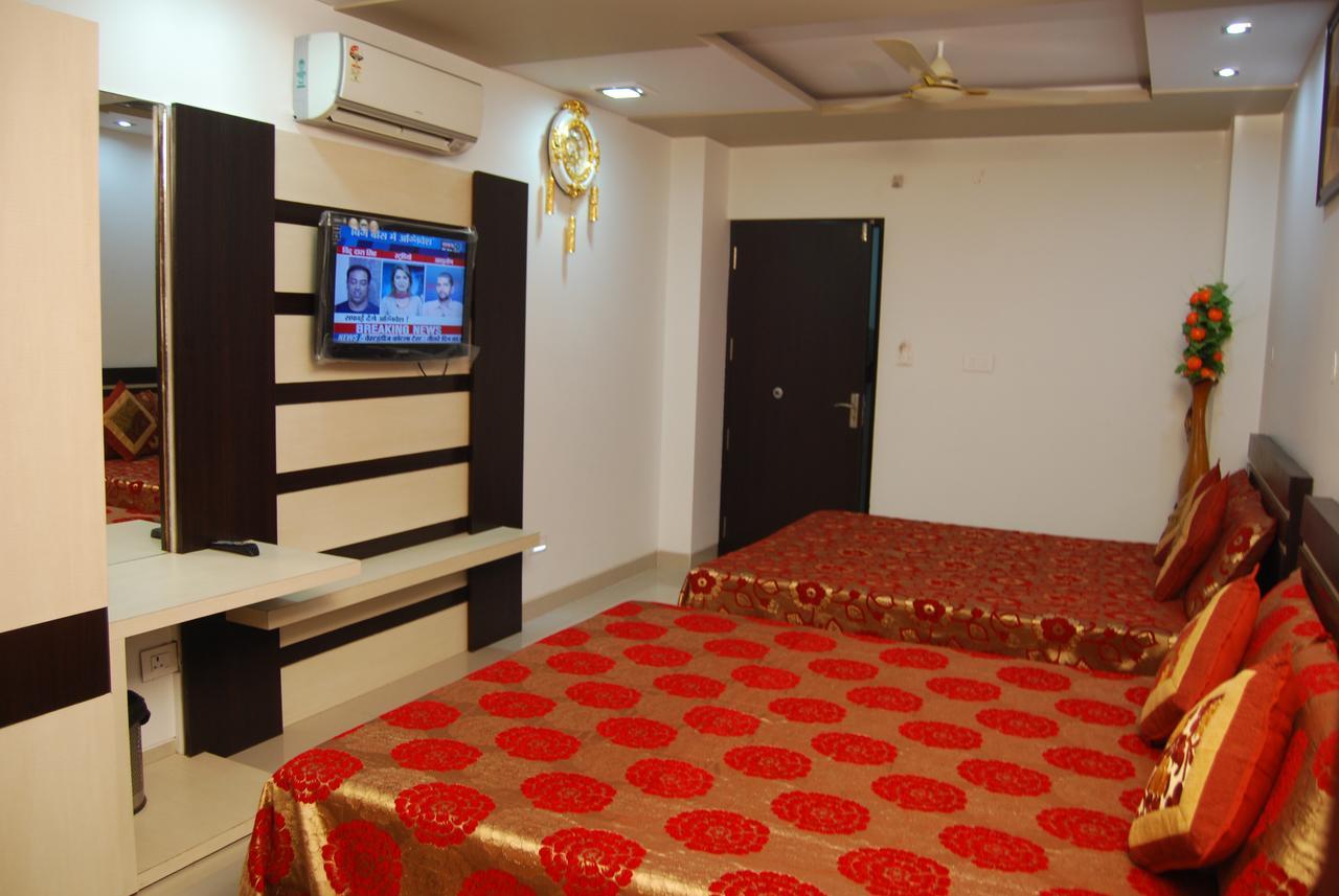 Hotel Jinendra Palace Jaipur Extérieur photo