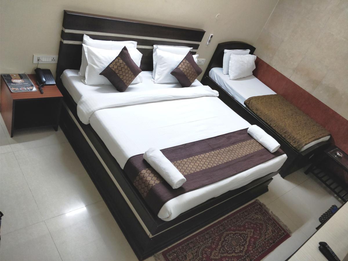 Hotel Jinendra Palace Jaipur Extérieur photo