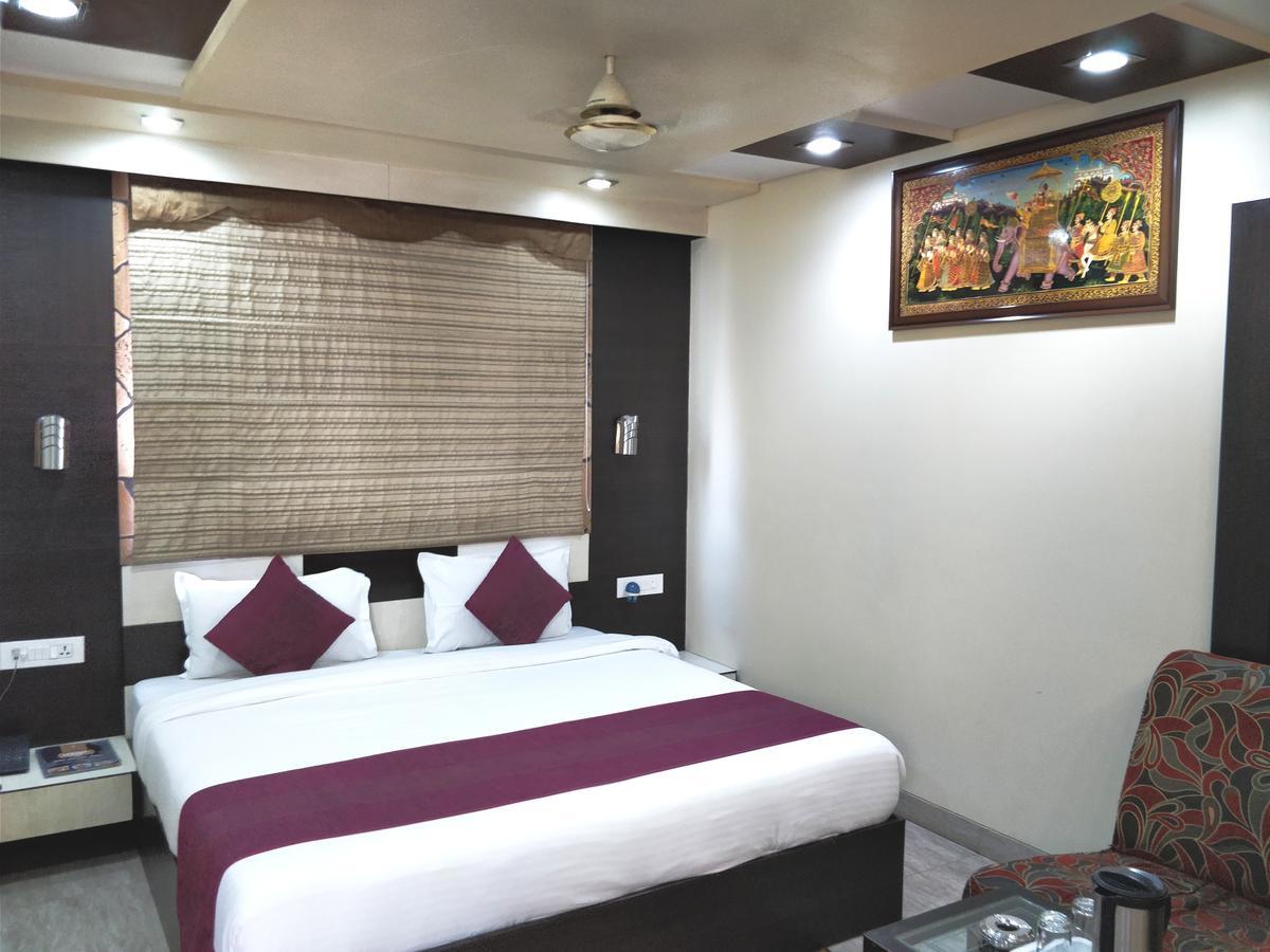 Hotel Jinendra Palace Jaipur Extérieur photo