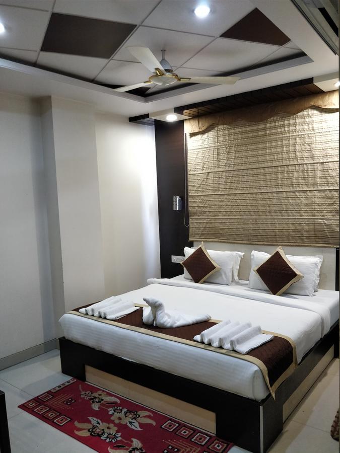 Hotel Jinendra Palace Jaipur Extérieur photo