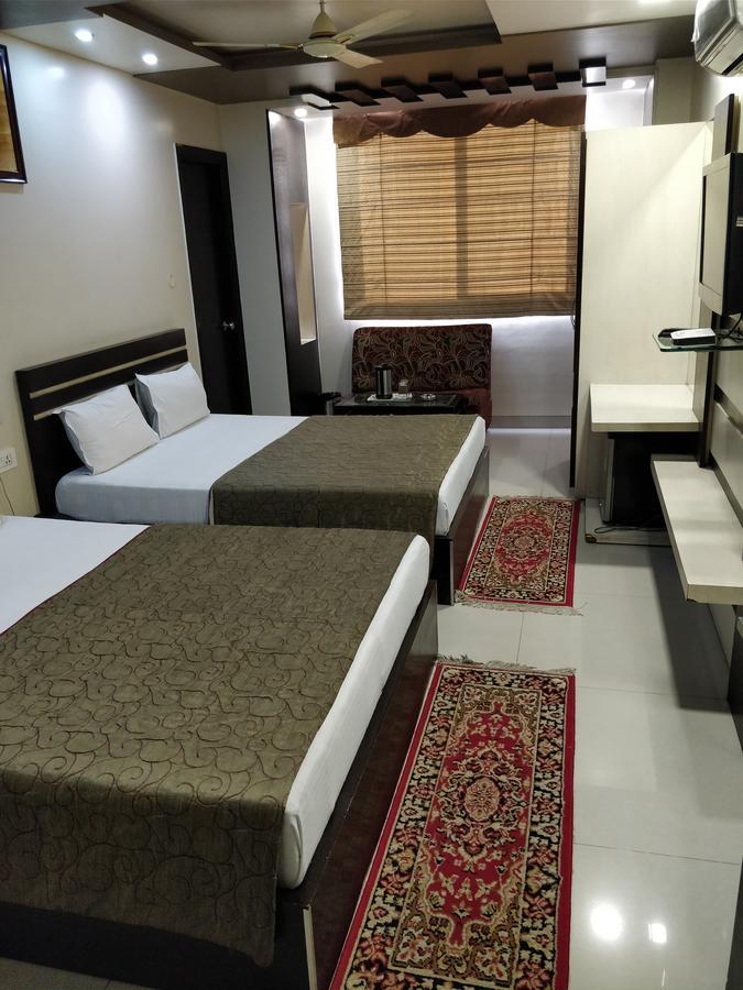 Hotel Jinendra Palace Jaipur Extérieur photo
