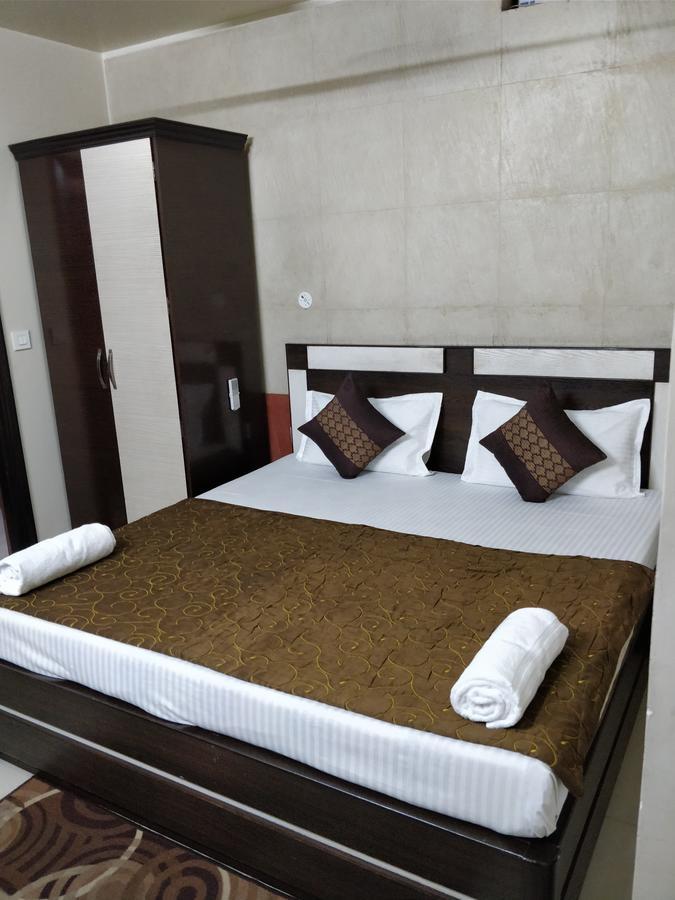 Hotel Jinendra Palace Jaipur Extérieur photo